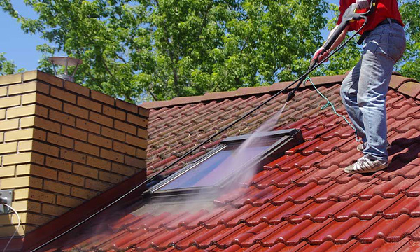 Demoussage et nettoyage de couverture en tuiles, ardoises et zinc à Le Cannet (06110) dans les Alpes-Maritimes 06 Demoussage et nettoyage de couverture en tuiles, ardoises et zinc à Le Cannet (06110) dans les Alpes-Maritimes 06